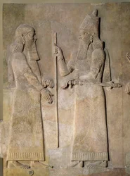 Relief représentant Sargon II (721-705 av. J.-C.) et un vizir, du palais de Sargon II à Khorsabad, Irak